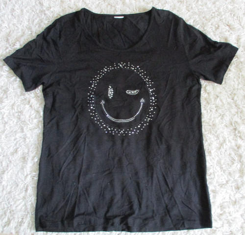 Schwarzes shirt mit - schwarzes, t-shirt